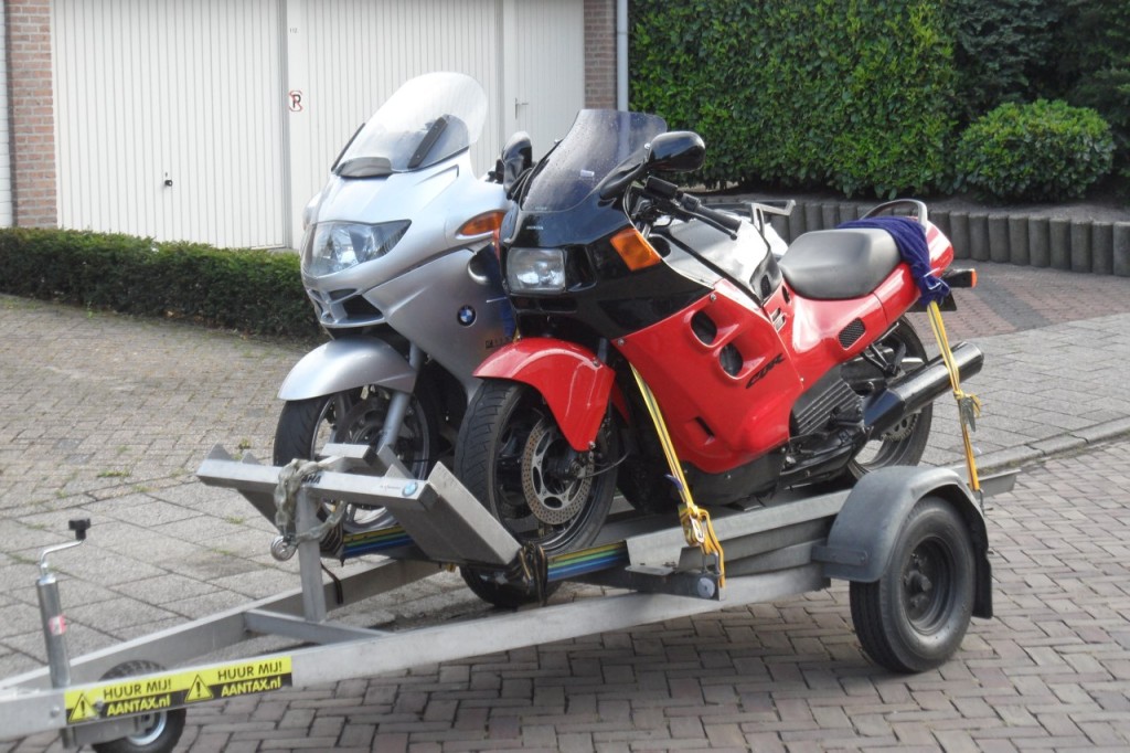 Een BMW R1150RT en een Honda CBR1000